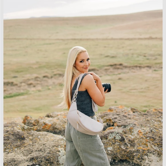 Ruby & Rae Stylish Photographer Bag - Picture 3 of 5